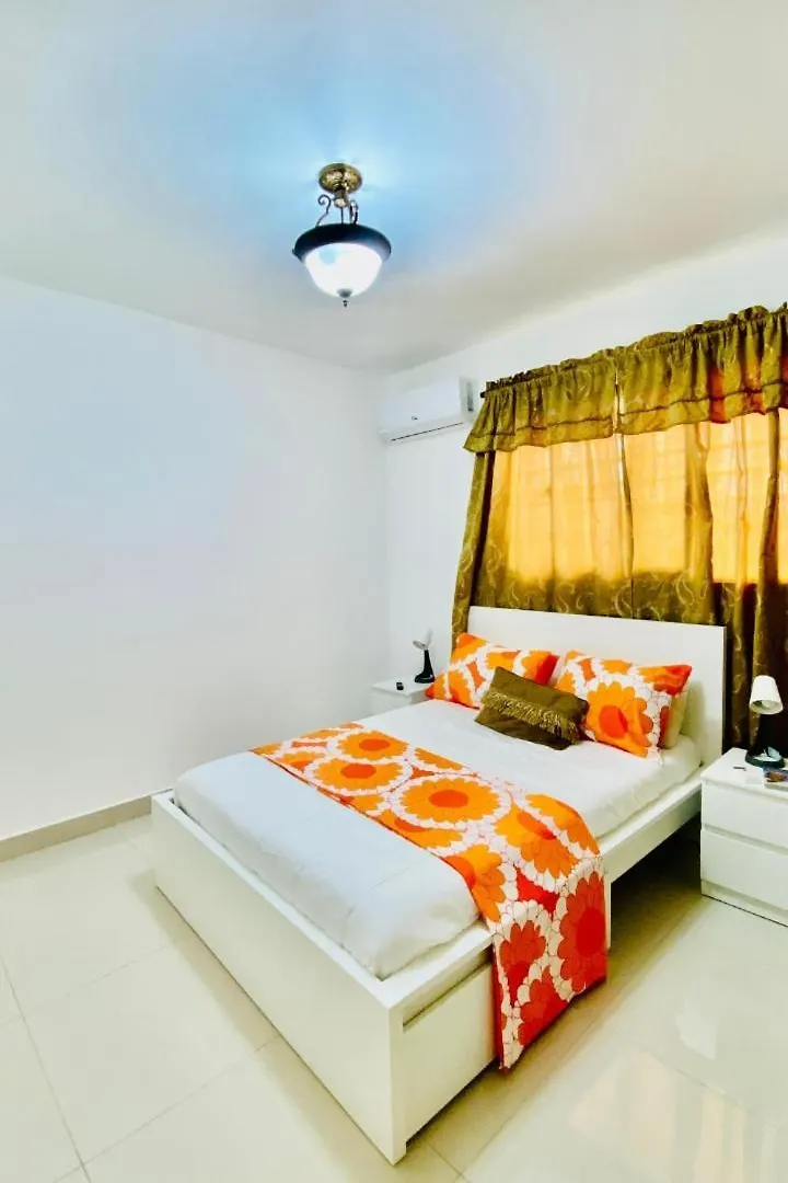 Cozy 3 Bedroom Apartment La Viva