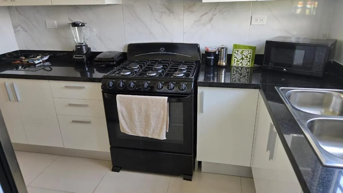 Cozy 3 Bedroom Apartment La Viva